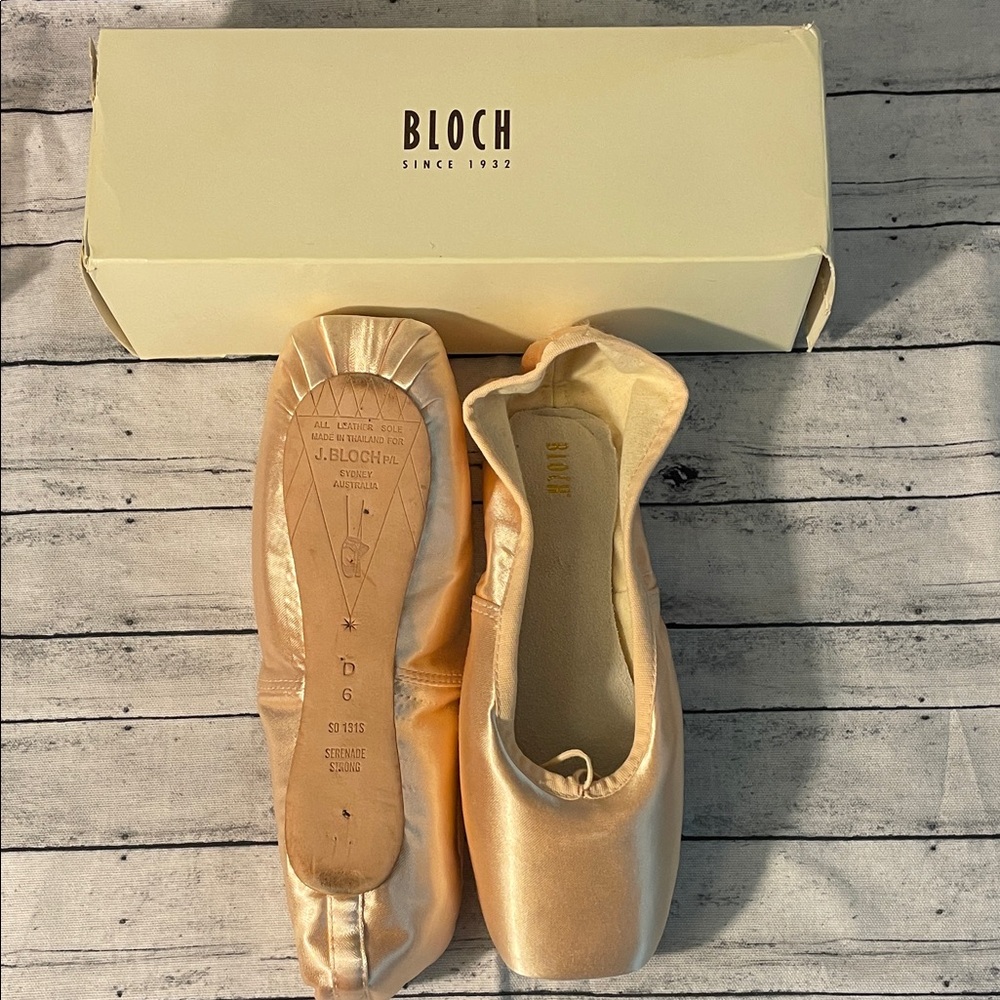 NWT- Bloch Pointe Shoes - Serenade 6D strong